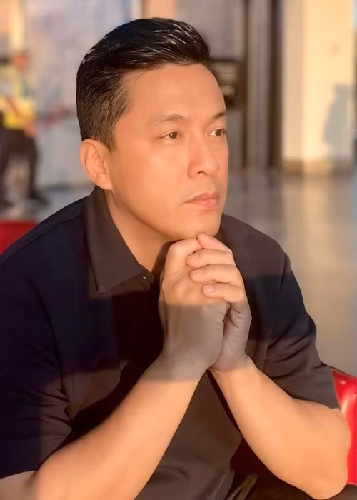 Trên Zing, Lam Trường cho biết, tại Thụy Sỹ, anh được fan tổ chức sinh nhật muộn và đưa đi tham quan TP Zurich cùng các địa điểm quay bộ phim “Hạ cánh nơi anh”. Trong buổi tham quan, Lam Trường và một fan nữ chụp ảnh bắt chước những cảnh quay của hai diễn viên chính trong phim.