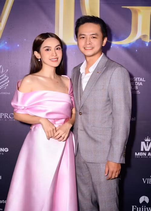 Năm 2020, diễn viên Tú Vi rất bức xúc khi bị antifan tung tin đồn thất thiệt. “Ly hôn rồi sao không công khai cho mọi người biết”, antifan này viết. Tú Vi lập tức đáp trả: “Trời, lạy. Bạn ở đâu ra? Bạn ăn bậy thì được nhưng nói bậy thì không được đâu nha bạn”.