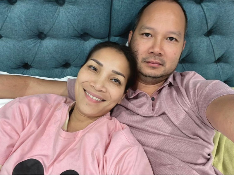 Năm 2021, một người bạn thân chia sẻ cuộc hôn nhân thứ 2 của ca sĩ Hồng Ngọc tan vỡ. Khi biết thông tin này, Hồng Ngọc cảm thấy rất buồn lòng, nhất là trong lúc gia đình đang bình yên, cuộc sống hôn nhân hạnh phúc.