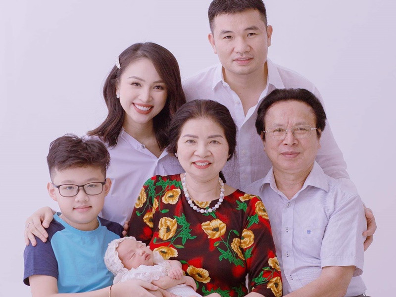 Cuộc sống sau khi tái hôn của Vân Hugo ngập tràn hạnh phúc.