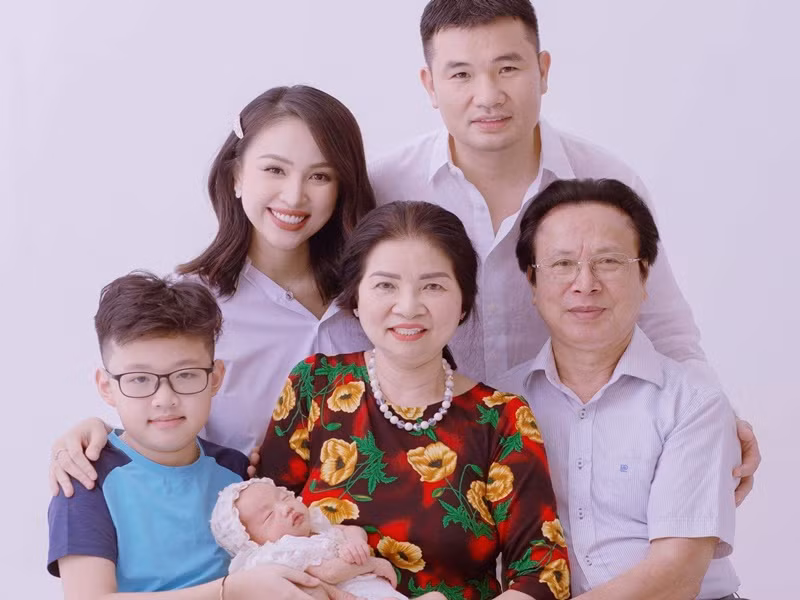 Cuộc sống sau khi tái hôn của Vân Hugo ngập tràn hạnh phúc.