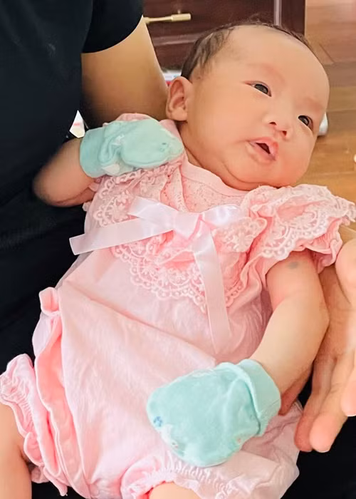 Cái tên thân mật của bé Vừng có ý nghĩa cánh cửa yêu thương sẽ mở ra khi ta gieo những hạt giống thiện lành.