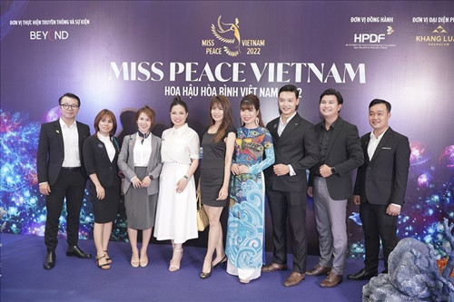 Loan thi hoa hau: Chat luong di xuong, lum xum len ngoi!-Hinh-4