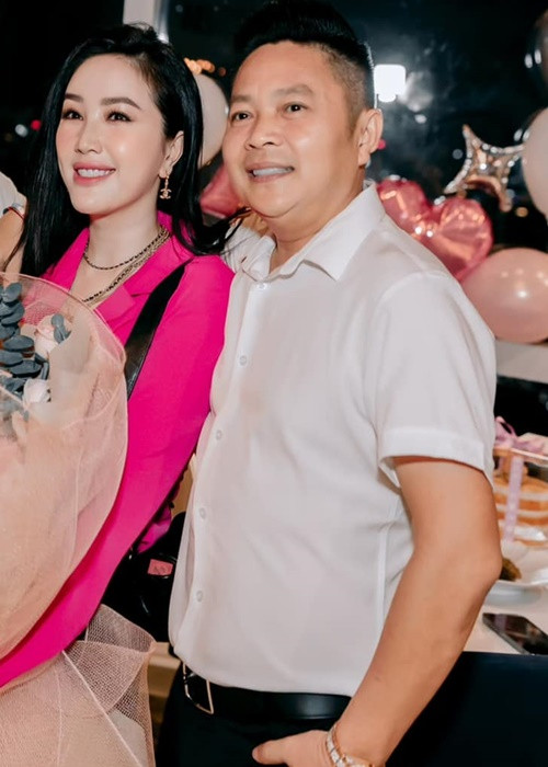 Không chỉ được chồng cưng chiều, nữ ca sĩ còn được cả gia đình chồng ủng hộ, yêu thương. Bảo Thy từng kể, gia đình chồng không gây áp lực cho cô về chuyện sinh con.