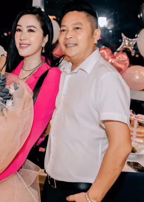 Không chỉ được chồng cưng chiều, nữ ca sĩ còn được cả gia đình chồng ủng hộ, yêu thương. Bảo Thy từng kể, gia đình chồng không gây áp lực cho cô về chuyện sinh con.