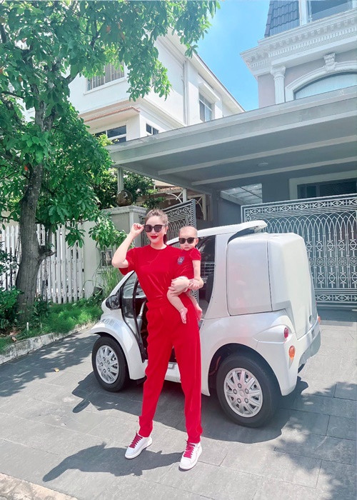 Lấy chồng sinh con, Bảo Thy trở thành người phụ nữ của gia đình. Cô biết nấu ăn, quán xuyến nhà cửa.