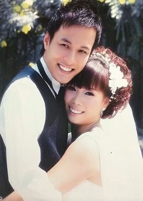 Theo Ngôi sao, vợ chồng Hồng Đăng bằng tuổi (sinh năm 1984), là bạn học trước khi trở thành tình đầu của nhau năm lớp 10. Cả hai kết hôn sau 7 năm hẹn hò. Ảnh: Tiền Phong