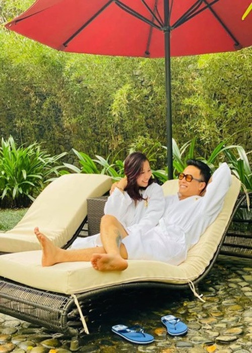 Hồng Đăng từng mắng thẳng mặt antifan chê bai Anh Đào: "Em vào nhà người khác chê bai đủ thứ trong khi em có hơn gì đâu? Giờ ai gặp em rồi chê em đủ thứ thì em vui không? Cái này là do giáo dục từ bé đấy em ạ. Thiếu căn bản rất nguy hiểm. Đừng nghĩ thẳng thắn là thể hiện tính cách mà đấy là vô học". Ảnh: Vietnamnet