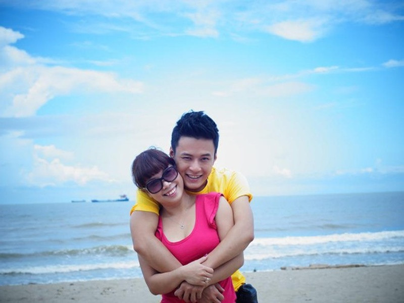 Nam diễn viên phim “Thương ngày nắng về” dành sự trân trọng cho người bạn đời vì đã đồng hành cùng mình 20 năm qua. Ảnh: FBNV