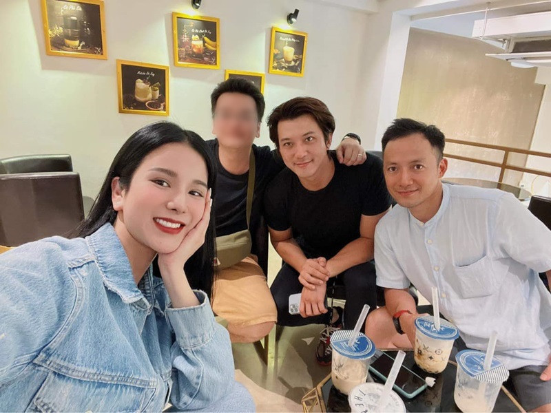 Rời showbiz, nam rapper thi thoảng vẫn gặp gỡ bạn bè.