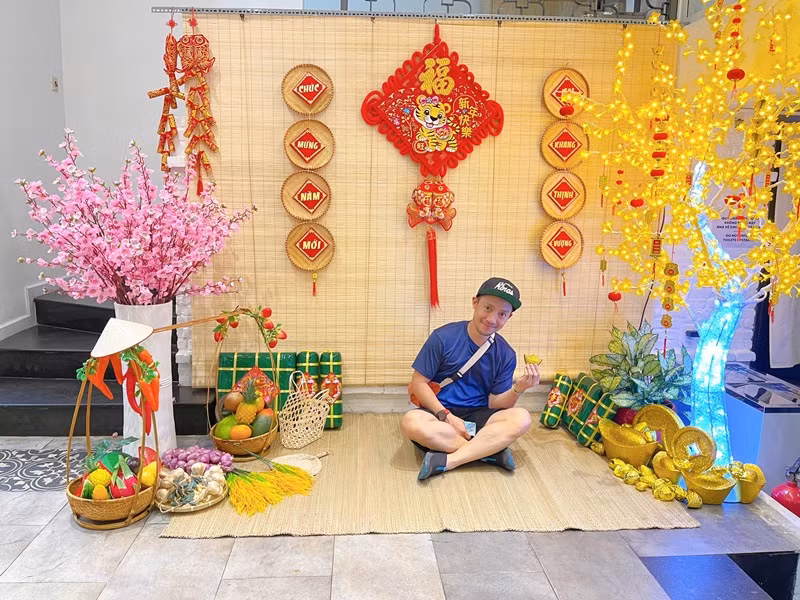 Cuộc sống của Tiến Đạt đầy bình yên khi anh cố gắng tránh thị phi.