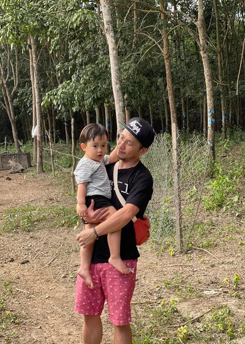 Nam rapper muốn chia sẻ hình ảnh của con trên trang cá nhân của mình để lưu giữ và ghi lại chặng đường phát triển của con.