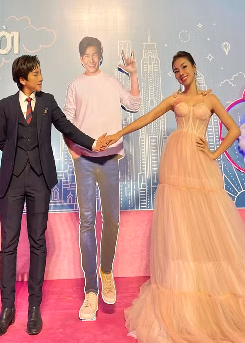 Kenji sinh năm 1992, kém Lan Trinh 5 tuổi. Năm 2020, người yêu của Lan Trinh cắt ngực. Ảnh: FBNV