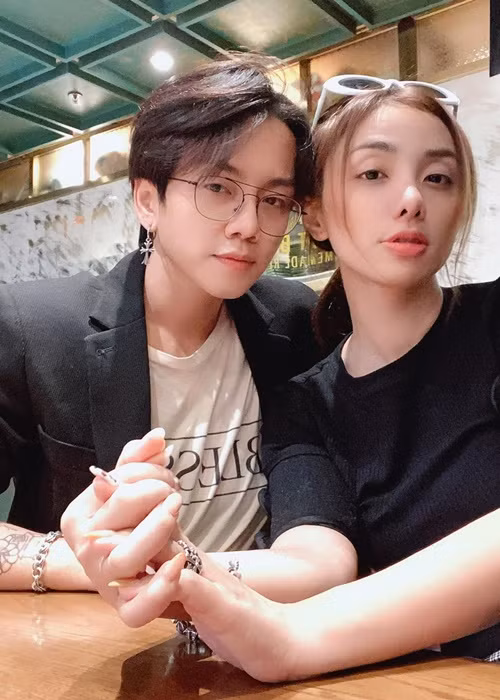 Tình yêu của Lan Trinh và Kenji trải qua không ít sóng gió từ nụ hôn ngấu nghiến, những hình ảnh chốn riêng tư nhạy cảm đến tin đồn Kenji lăng nhăng. Ảnh: FBNV