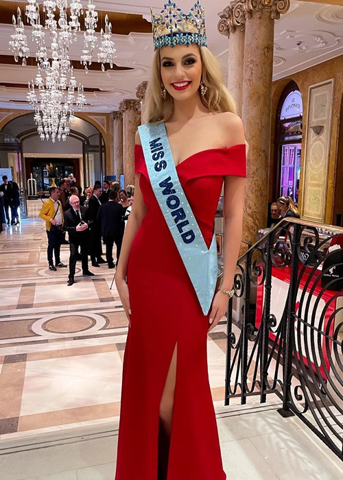 Đương kim Hoa hậu Thế giới Karolina Bielawska sắp đến Việt Nam. Cô được mời tham dự đêm chung kết Hoa hậu Thế giới Việt Nam 2022.