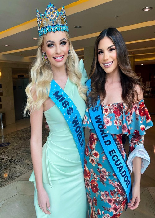 Đương kim Hoa hậu Thế giới đã tốt nghiệp ngành quản lý tại một trường đại học và hiện theo học thạc sĩ.