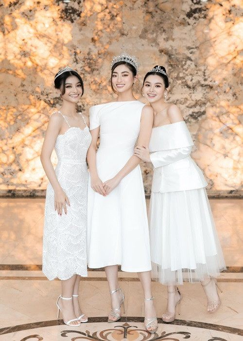 Đến nay, trong top 3 Miss World Vietnam - Hoa hậu Thế giới Việt Nam 2019, Á hậu Tường San (ngoài cùng bên phải) là mỹ nhân duy nhất đã lập gia đình. Ảnh: FBNV