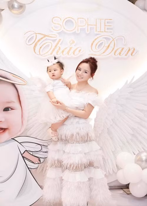 Vy Oanh sinh con gái thứ ba Thảo Đan tại Việt Nam vào năm 2021.