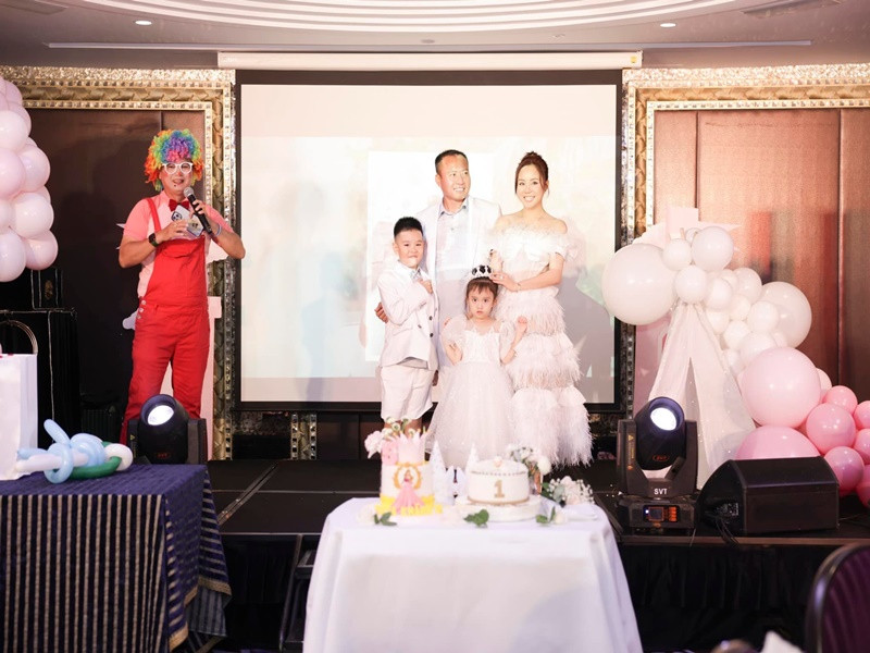 Vy Oanh mời không ít nghệ sĩ Việt tham dự tiệc sinh nhật của hai con gái.