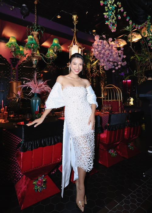 Bà mẹ một con chuộng mặc gợi cảm.