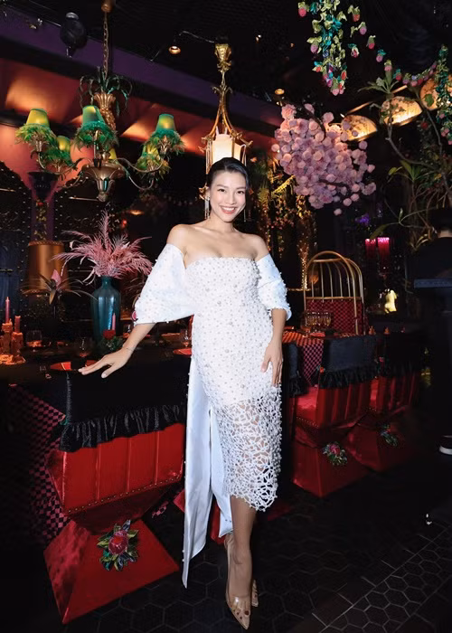 Bà mẹ một con chuộng mặc gợi cảm.