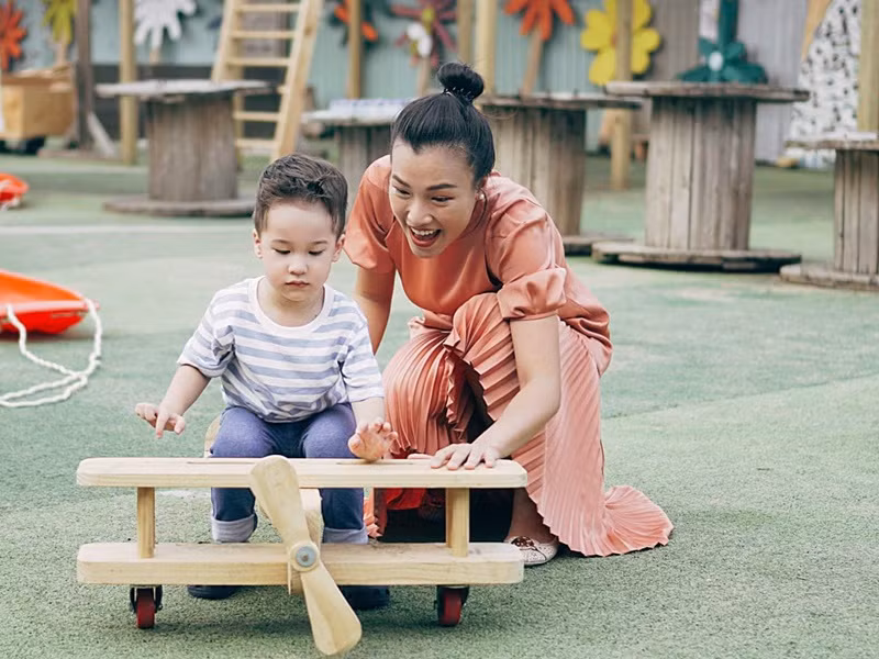 Hoàng Oanh và chồng cũ cùng yêu thương, chăm sóc con trai dù không còn chung sống.