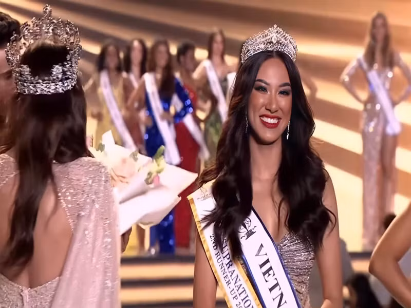1h sáng ngày 16/7 giờ Việt Nam, chung kết Miss Supranational 2022- Hoa hậu Siêu quốc gia 2022 diễn ra với sự tham gia của 70 thí sinh. Đại diện Việt Nam- Kim Duyên đoạt ngôi vị á hậu 2. Vương miện được trao cho Lalela Mswane - đại diện Nam Phi. Á hậu 1, 3 và 4 lần lượt thuộc về đại diện Thái Lan, Indonesia và Venezuela. Ảnh: FBNV