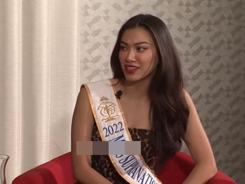 Á hậu Kim Duyên vừa lên tiếng về phần thi vấn đáp khiến không ít khán giả thất vọng. Người đẹp phân trần rằng do nghe không rõ câu hỏi nên trả lời nhân vật hoạt hình yêu thích là Doraemon. Kim Duyên cảm thấy rất thất vọng và buồn về bản thân. Người đẹp gửi lời xin lỗi đến khán giả. Ảnh: Thể thao văn hóa