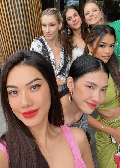 Hiện tại, đại diện Việt Nam chưa có mặt trong top 10 giải bình chọn do khán giả. Top 10 giải bình chọn do khán giả tạm thời có các đại diện: Trung Quốc, El Salvador, Ấn Độ, Indonesia, Nhật Bản, Kenya, Malaysia, Hà Lan, Philippines và Zambia. Theo ban tổ chức, người chiến thắng giải thưởng này sẽ vào thẳng top 12 chung cuộc. Ảnh: FBNV