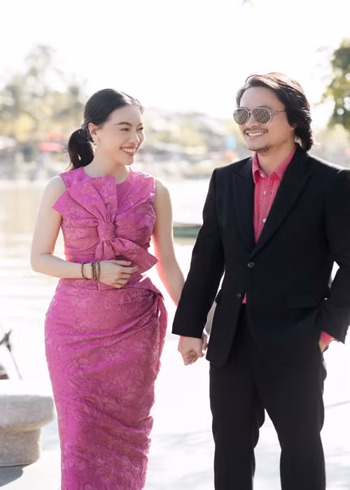 Trước khi đến với đạo diễn Hoàng Nhật Nam, Kim Dung từng qua một lần đò và có một cậu con trai. Vợ chồng nam đạo diễn hiện tại có thêm hai người con chung, đủ nếp, đủ tẻ.