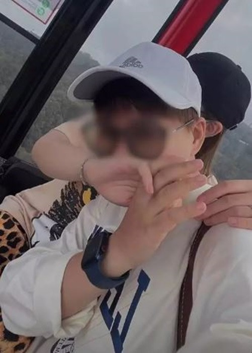 Theo lời Thiện Nhân, N.T là người quản trị fanpage của cô sau khi giành giải quán quân Giọng hát Việt nhí 2014. Cả hai gặp nhau từ lâu nhưng chính thức nảy sinh tình cảm vào năm 2021.