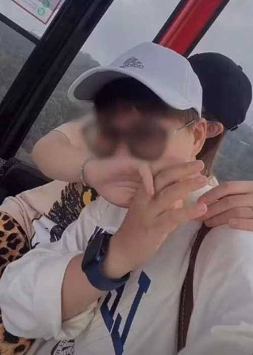 Theo lời Thiện Nhân, N.T là người quản trị fanpage của cô sau khi giành giải quán quân Giọng hát Việt nhí 2014. Cả hai gặp nhau từ lâu nhưng chính thức nảy sinh tình cảm vào năm 2021.