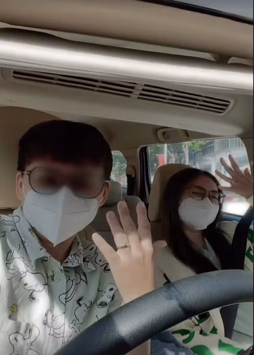 N.T từng đăng tải hình ảnh đeo nhẫn cưới.