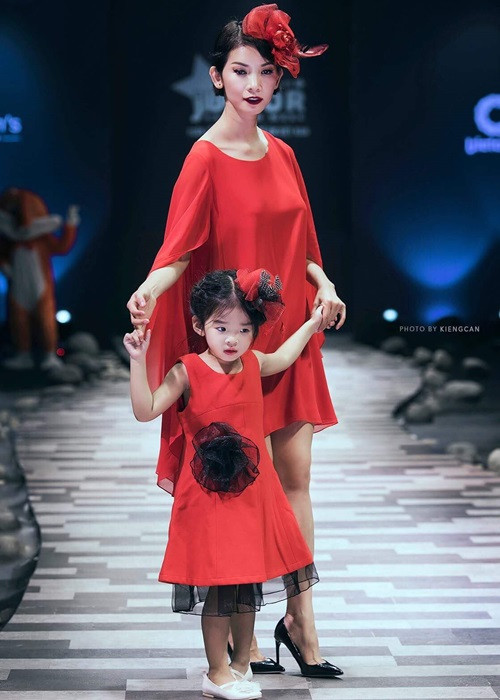 Xuân Lan cho con gái làm người mẫu ngay từ khi bé Thỏ còn nhỏ.