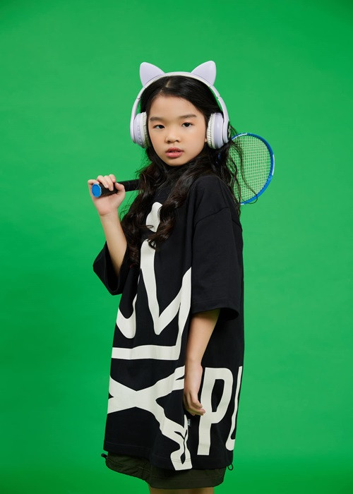 Có mẹ là người mẫu nổi tiếng, bé Thỏ vẫn tỏ ra khiêm nhường và vui vẻ với các bạn đồng trang lứa.