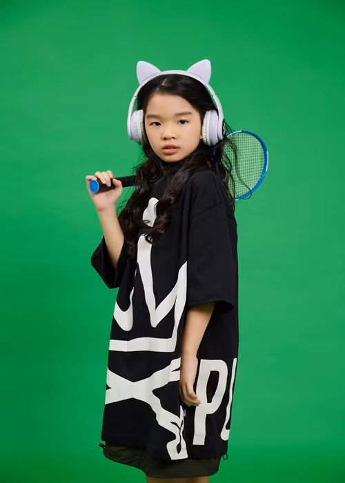 Có mẹ là người mẫu nổi tiếng, bé Thỏ vẫn tỏ ra khiêm nhường và vui vẻ với các bạn đồng trang lứa.