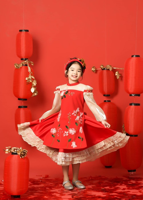 Nhiều người cho rằng thần thái của bé Thỏ ắt hẳn thừa hưởng từ Xuân Lan.