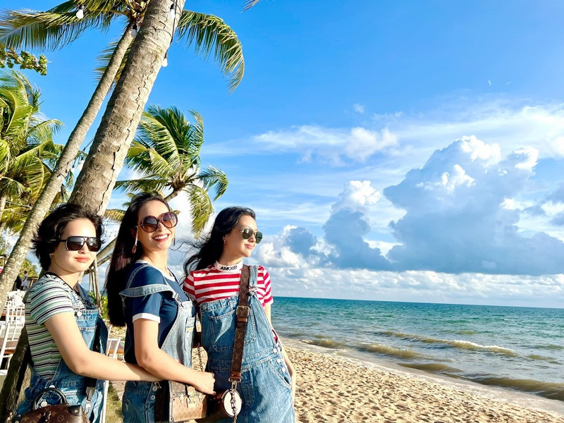 Cách tạo dáng lẫn thần thái của Suti được nhiều người khen ngợi thừa hưởng từ người mẹ là siêu mẫu.