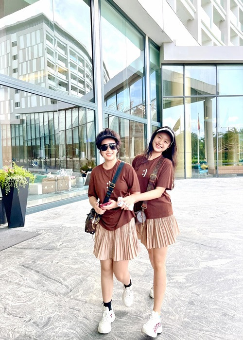 Suti có chiều cao vượt chị gái Suli.