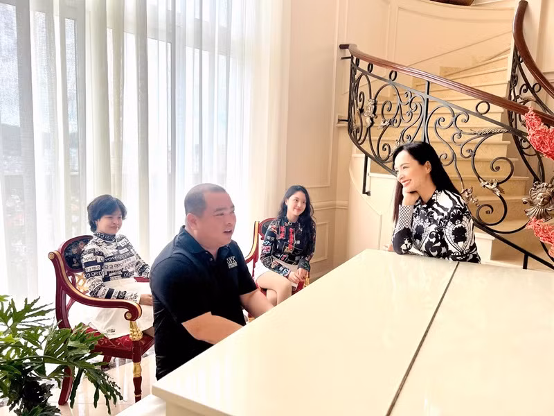 Nhiều người dự đoán bé Suti sẽ là hoa hậu trong tương lai.