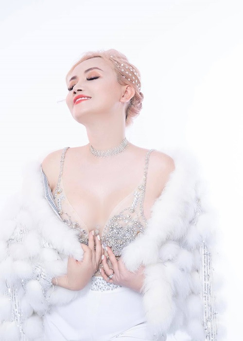 Vòng một và vòng hai của "cô Xuyến" đã qua dao kéo trong khi vòng ba của cô nảy nở tự nhiên.