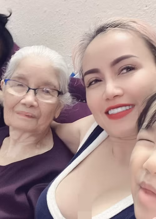 Hoàng Yến quyến rũ bội phần sau khi phẫu thuật thẩm mỹ vòng một.