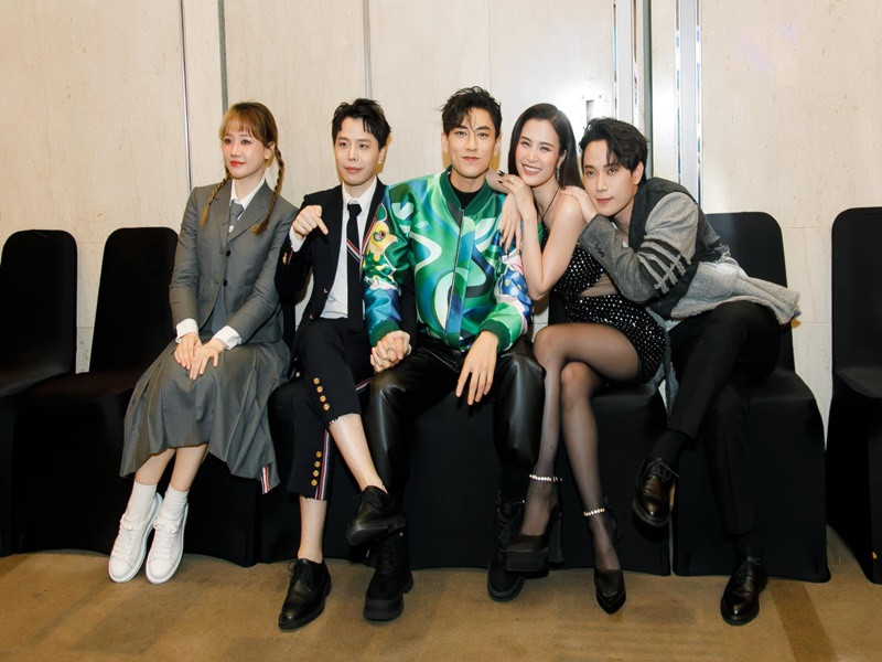 Nữ ca sĩ tham gia sự kiện cùng Đông Nhi, Trịnh Thăng Bình, Trúc Nhân, Isaac.