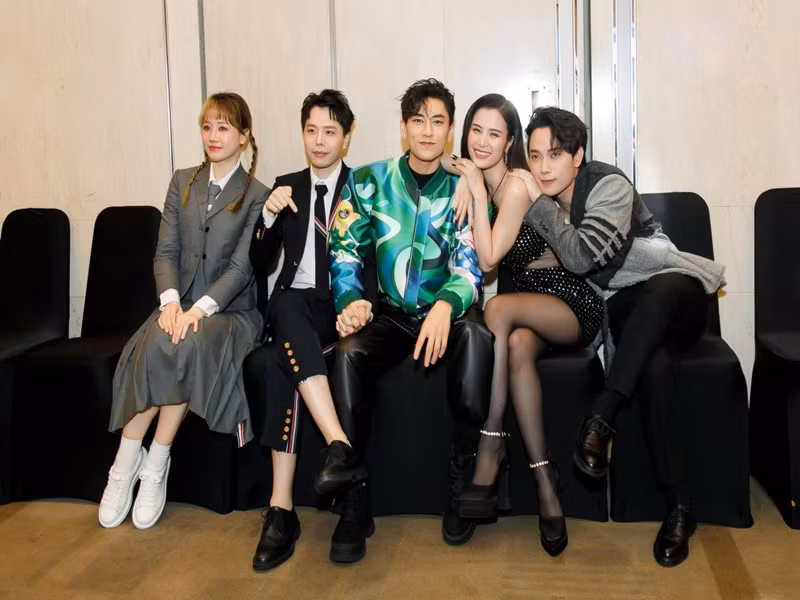 Nữ ca sĩ tham gia sự kiện cùng Đông Nhi, Trịnh Thăng Bình, Trúc Nhân, Isaac.