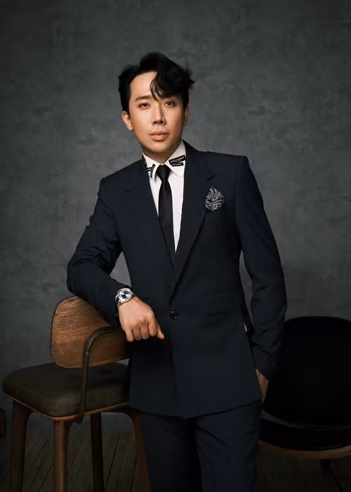 Trấn Thành nhắn nhủ antifan tung tin đồn thất thiệt: "Ký hợp đồng hôn nhân ai ngu mà ký chi tới 5-6 năm dài dữ vậy? Thấy ghét, tui gia hạn suốt đời luôn cho ngồi đợi chơi nè! Coi chừng nào mấy bạn được đắc ý nha? Thấy không nói cái làm tới, đồn hoài! Thiệt tình! Bớt lo cho vợ chồng em lại".