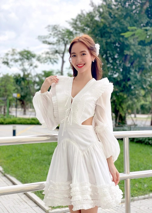 Jang Mi bắt đầu nổi tiếng qua các video hát trên xe buýt, clip cover trên mạng vào năm 2016.