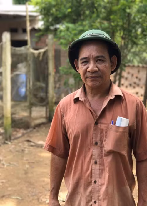 "Thực ra, cái tên của tôi đã gắn liền với khán giả rồi, tôi thấy vui vì điều đó, làm nghệ sĩ, được khán giả nhớ tên là điều hạnh phúc. Nói như thế không phải tôi không trân trọng danh hiệu mình được phong tặng, nhưng danh hiệu đó nó chỉ như là sự ghi nhận của nhà nước, của khán giả với một giai đoạn cống hiến của mình, còn mình phải cống hiến dài dài", anh nói. Ảnh: Tổ Quốc