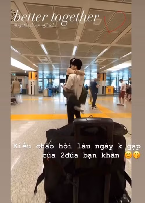 Mới đây, Huy Trần sang Italy thăm Ngô Thanh Vân. Tại sân bay, cả hai ôm chầm lấy nhau.