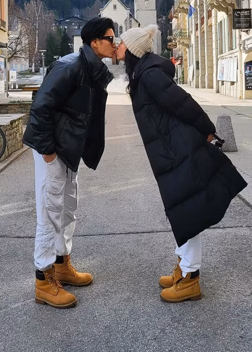 Trong những ngày tháng xa nhau, Ngô Thanh Vân và Huy Trần liên tục chia sẻ hình ảnh bên nhau được chụp trước đây.