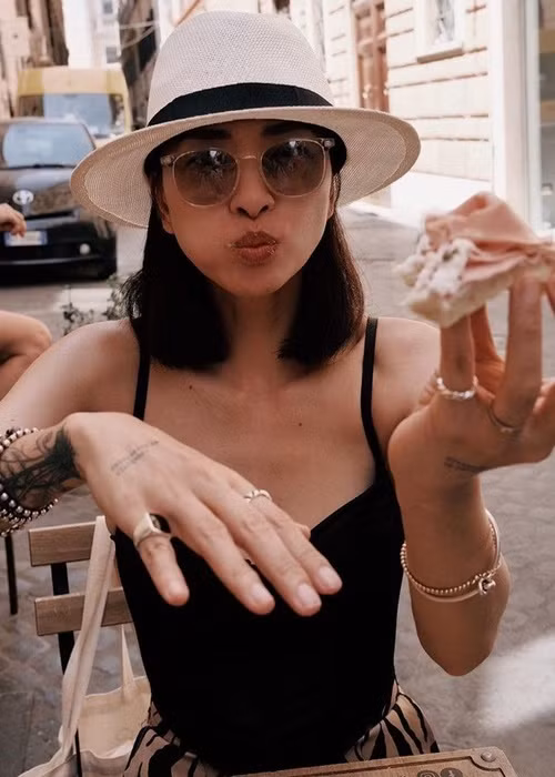 Ngô Thanh Vân cùng ông xã đi ăn trưa.